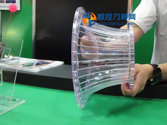 點(diǎn)擊打開原圖 放電精密加工研究所開發(fā)出彎曲孔加工技術(shù)