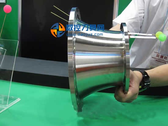 點(diǎn)擊打開原圖 放電精密加工研究所開發(fā)出彎曲孔加工技術(shù)